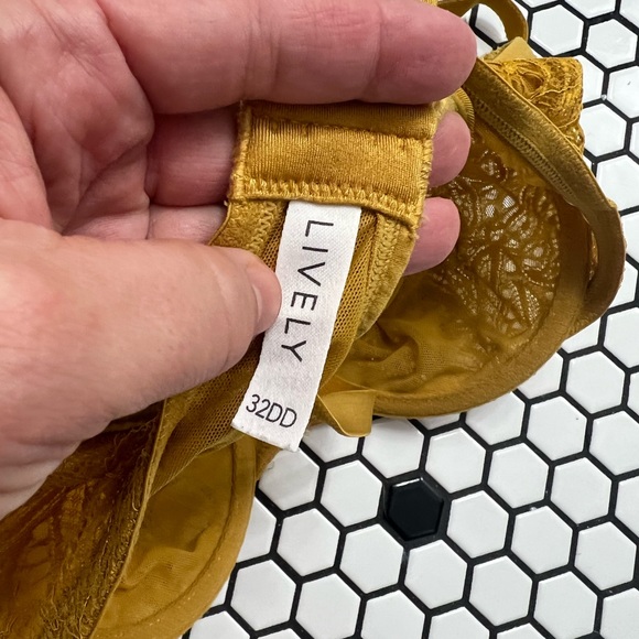 Lively lace underwire bra size 32DD - Picture 3 of 3